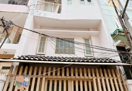 NHÀ CHÍNH CHỦ BẾN VÂN ĐỒN, Q.4, HẼM 3M, 31M2, 5 TẦNG, 4.5 TỶ.