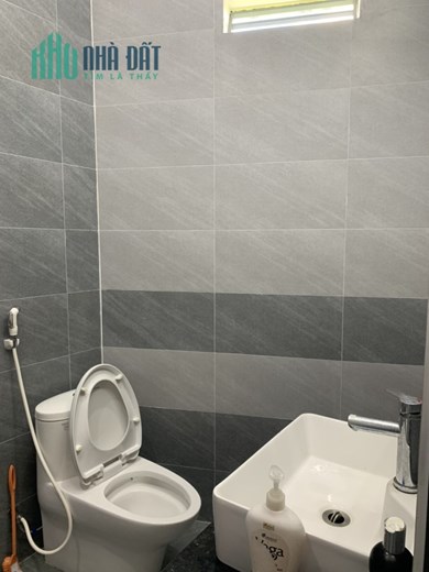 CHÍNH CHỦ BÁN NHÀ MỚI 100% HẺM RỘNG 6M TRUNG TÂM PHƯỜNG YÊN THẾ, PLEIKU, GIA LAI