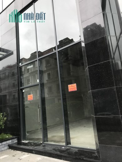 Cần cho thuê căn shophouse tầng 1 tòa DV04 chung cư Rose - 79 Ngọc Hồi - vị trí rất đẹp