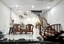 KIM NGƯU -CHÍNH CHỦ - Ô TÔ ĐỖ CỬA - 10M RA PHỐ - KINH DOANH ONLINE - VĂN PHÒNG