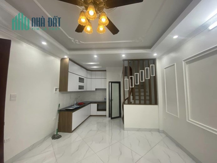 BÁN NHÀ TRẦN CUNG , GẦN PHỐ , CHỦ ĐỂ LẠI TOÀN BỘ NỘI THẤT