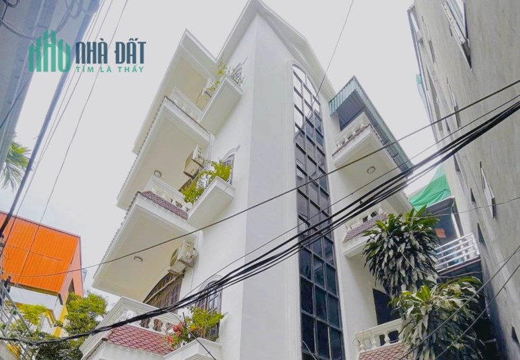 Bán siêu phẩm nhà phố Âu Cơ , quận Tây Hồ, DT:130m2 ,MT:8,2m ,Ô tô vào nhà,Giá chỉ :9,8 tỷ