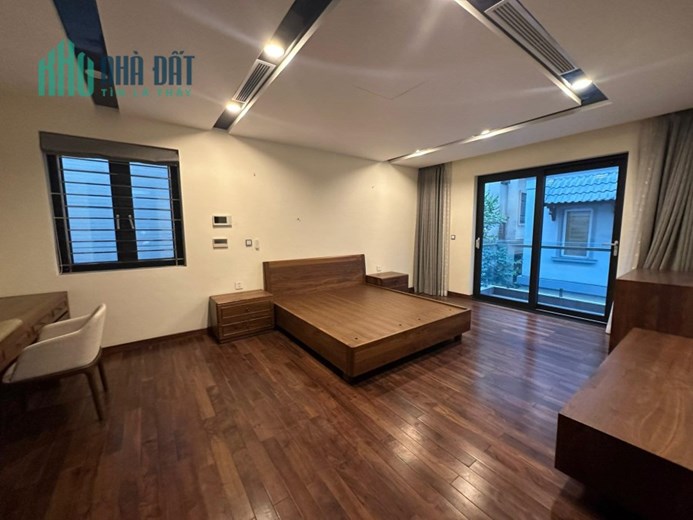 Biệt Thự Đơn Lập Dịch Vọng 189m2,4 tầng, Mt 14m, Tặng Nội Thất giá 5X Tỷ