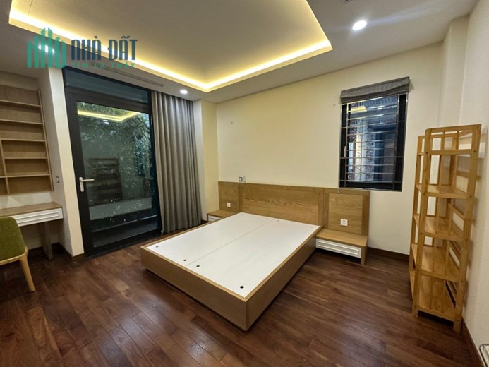 Biệt Thự Đơn Lập Dịch Vọng 189m2,4 tầng, Mt 14m, Tặng Nội Thất giá 5X Tỷ
