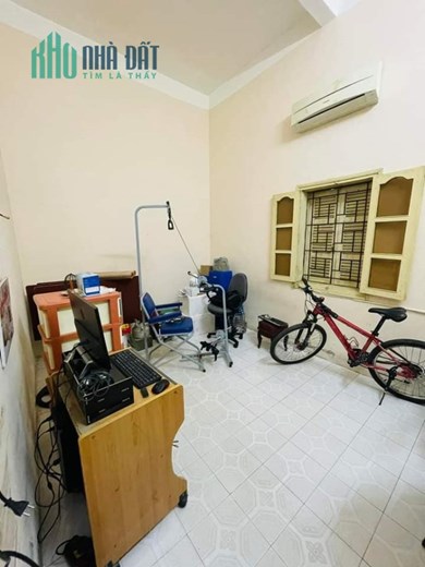 Bán nhà 61m2 Mặt phố Yên Hoa, Mặt Hồ Tây Gara 2 Ô tô Thang máy Nhập Kinh doanh tốt 22.3 Tỷ