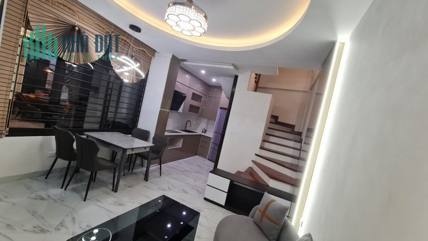 Nhà Ngọc Thuỵ, 5 tầng full nội thất, dt 30m, giá hơn 3 tỷ