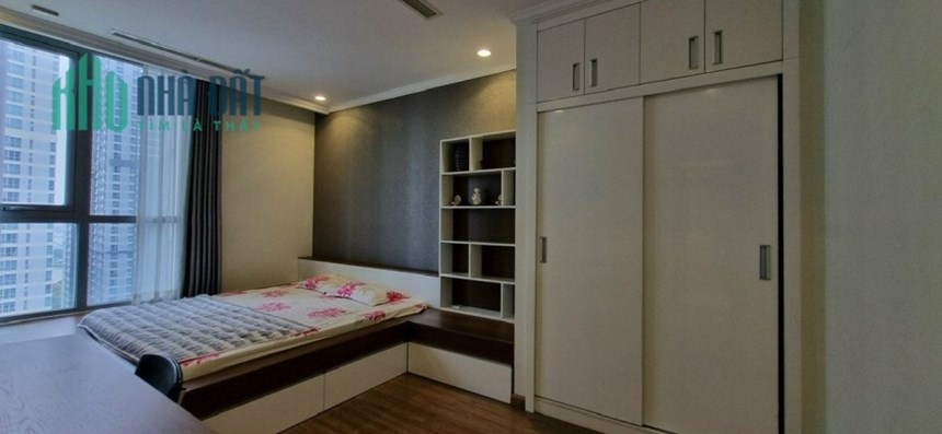 Bán CHCC Vinhomes Central Park Bình Thạnh, 81m2 tặng nội thất 1.32 tỷ. Lh:0817918117