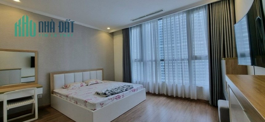 Bán CHCC Vinhomes Central Park Bình Thạnh, 81m2 tặng nội thất 1.32 tỷ. Lh:0817918117