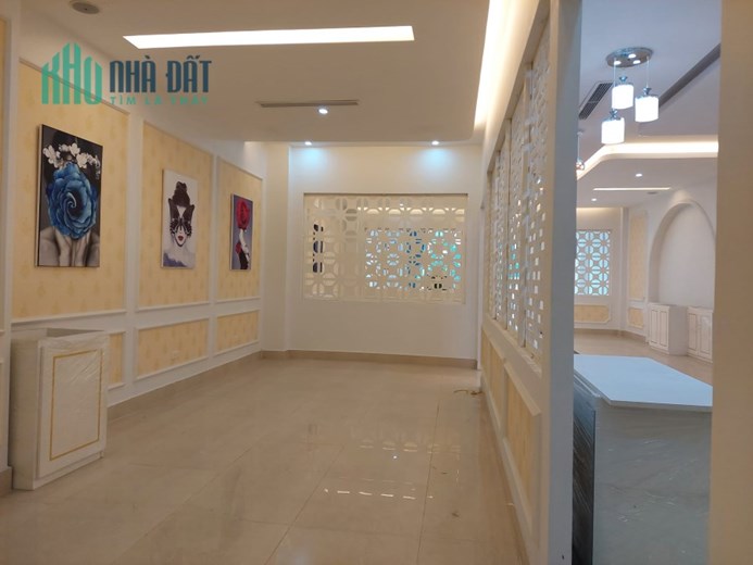 Bán nhà 61m2 Mặt phố Yên Hoa, View Hồ Tây Gara 2 Ô tô Thang máy XỊN Kinh doanh đỉnh cao 22.2 Tỷ