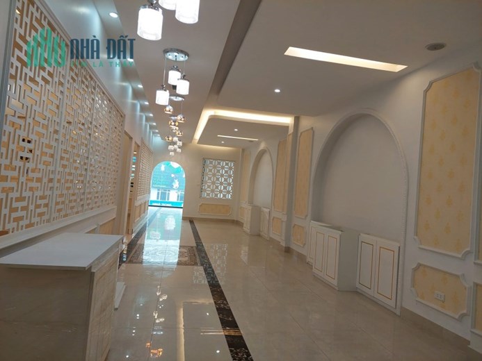 Bán nhà 62m2 Mặt phố Yên Hoa, View Hồ Tây Gara Ô tô phi Thang máy Nhập Kinh doanh Sầm uất 22.2 Tỷ
