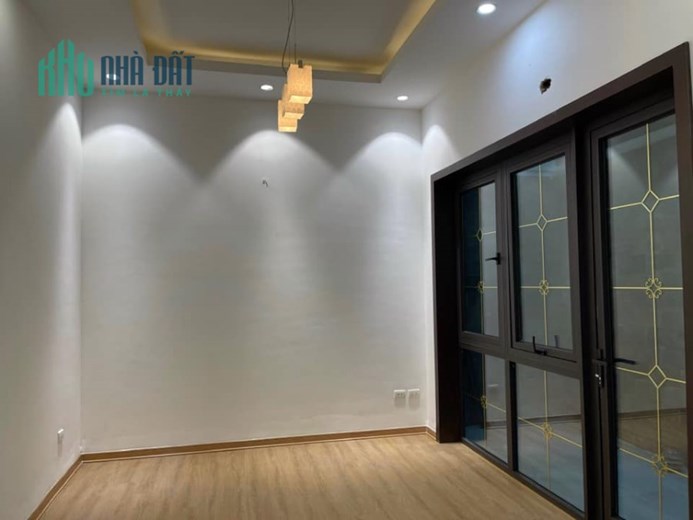 Bán nhà 62m2 Mặt phố Yên Hoa, View Hồ Tây Gara 2 Ô tô Thang máy Kinh doanh vô địch 22.3 Tỷ