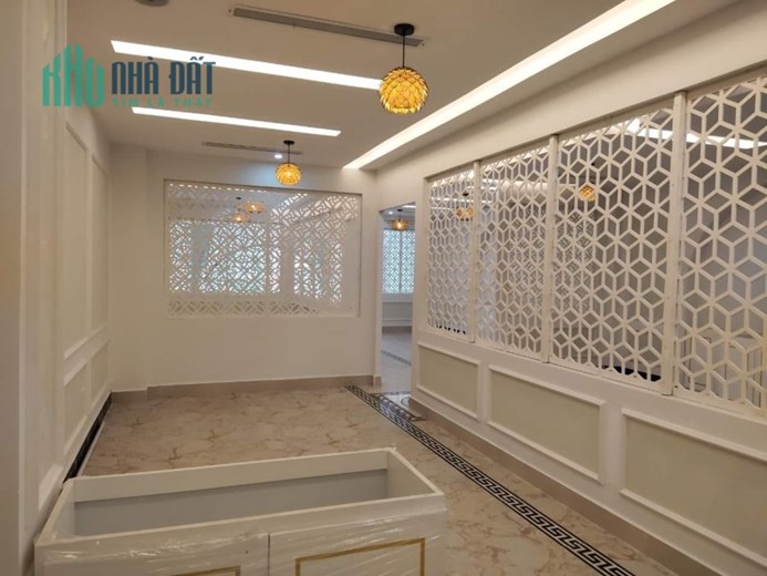 Bán nhà 61m2 Mặt phố Yên Hoa, View Hồ Tây Gara 7 chỗ Thang máy XỊN Kinh doanh tốt 22.2 Tỷ