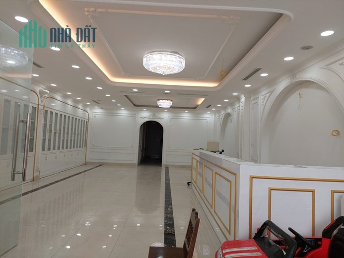Bán nhà 62m2 Mặt phố Yên Hoa, View Hồ Tây Gara Ô tô phi Thang máy Kinh doanh siêu tốt 22.1 Tỷ