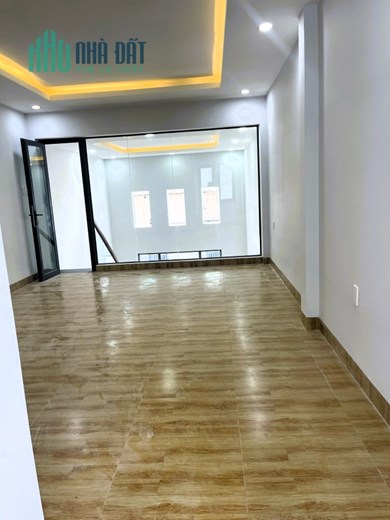 Cho thuê nhà 1T1L 2pn 94m2 mặt tiền đường 7 Linh Tây