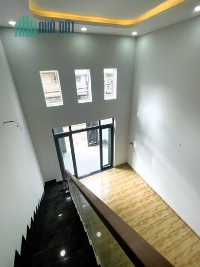 Cho thuê nhà 1T1L 2pn 94m2 mặt tiền đường 7 Linh Tây