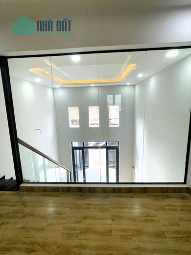 Cho thuê nhà 1T1L 2pn 94m2 mặt tiền đường 7 Linh Tây