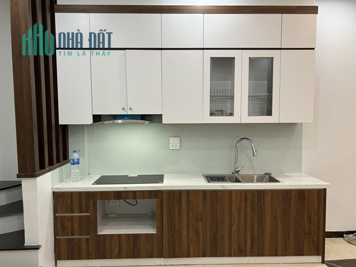 Bán nhà Ngọc Lâm 44m2 ,5 tầng ,Mt 3.5 m ,thang máy ,nhà mới coong giá nhỉnh 6 tỷ