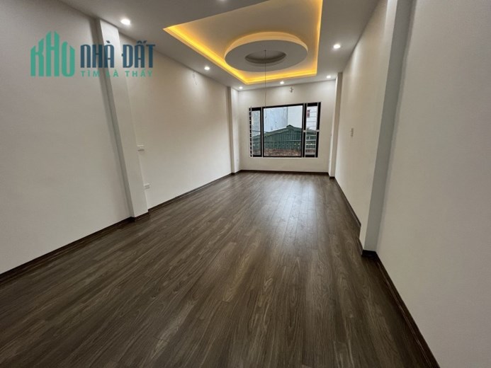 Bán nhà Ngọc Lâm 44m2 ,5 tầng ,Mt 3.5 m ,thang máy ,nhà mới coong giá nhỉnh 6 tỷ