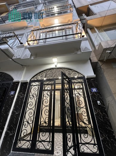 Bán nhà Ngọc Lâm 44m2 ,5 tầng ,Mt 3.5 m ,thang máy ,nhà mới coong giá nhỉnh 6 tỷ