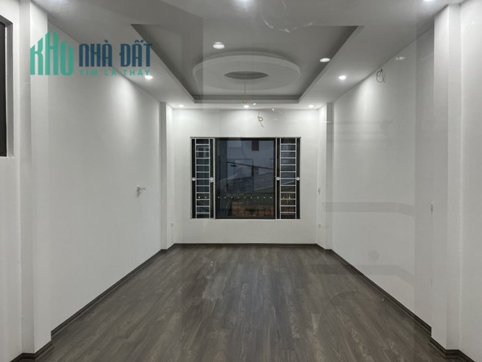 Bán nhà Ngọc Lâm 44m2 ,5 tầng ,Mt 3.5 m ,thang máy ,nhà mới coong giá nhỉnh 6 tỷ