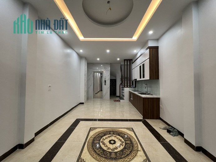 Bán nhà Ngọc Lâm 44m2 ,5 tầng ,Mt 3.5 m ,thang máy ,nhà mới coong giá nhỉnh 6 tỷ