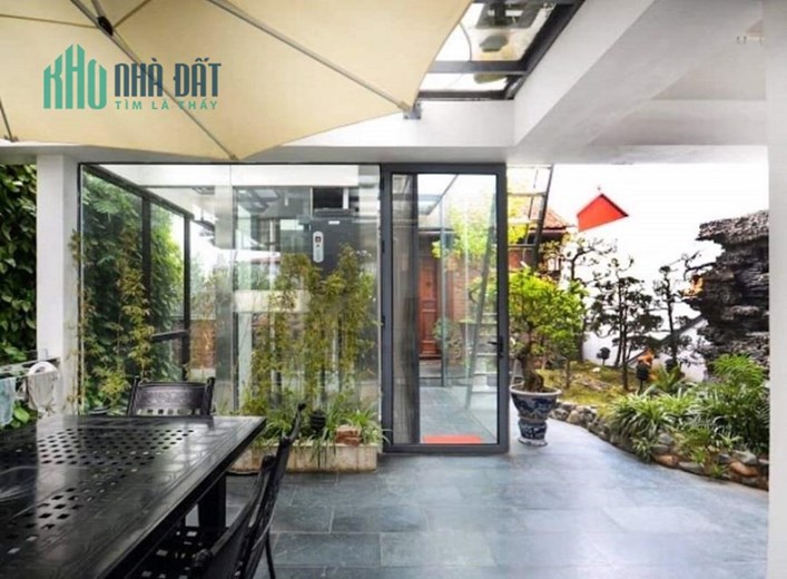 Cần bán lô góc ngã tư phố Trung Văn, Từ Liêm diện tích 165m2, mặt tiền 23m, 2 vỉa hè, ô tô kinh