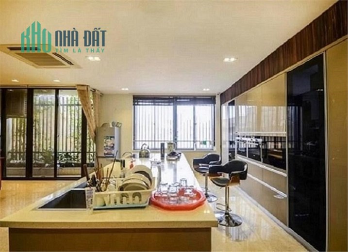 Cần bán lô góc ngã tư phố Trung Văn, Từ Liêm diện tích 165m2, mặt tiền 23m, 2 vỉa hè, ô tô kinh