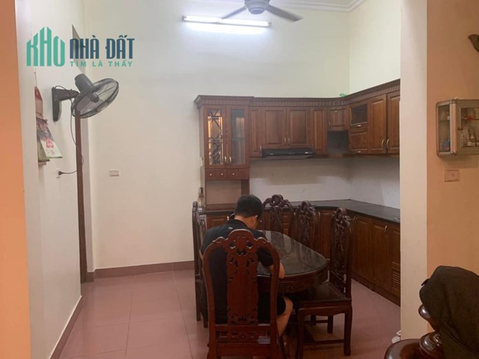 Cho thuê nhà nguyên căn  tại Âu Cơ Tây Hồ  80m2 4 ngủ 3WC