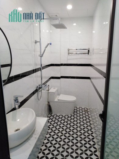 NHÀ MẶT NGÕ TẠI ÂU CƠ. NHÀ ĐẸP, THIẾT KẾ SANG XỊN MỊN CÓ GIÁ 5,1 TỶ.