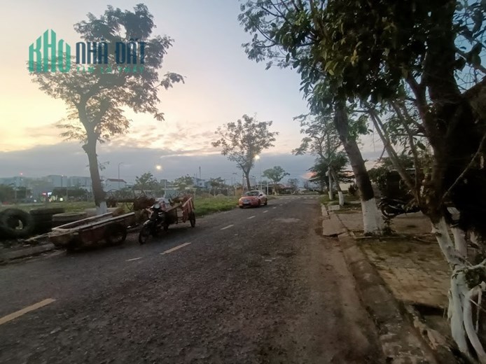 Bán rẻ lô đất KĐT Ven Sông Hòa Quý đảo Đồng Nò diện tích 100 m2 Đất KT 5x20m