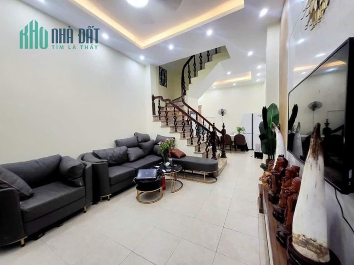 Giảm 400tr !! Nhà ngõ 34 Xuân La 43m2x4T-giá 4.x tỷ-gần ô tô-ngõ thông Võ Chí Công
