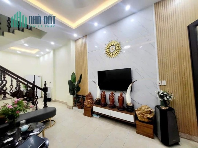 Giảm 400tr !! Nhà ngõ 34 Xuân La 43m2x4T-giá 4.x tỷ-gần ô tô-ngõ thông Võ Chí Công