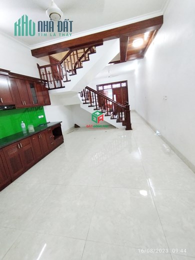 *Bán nhà 3 tầng mới xây tại xã Kim Chung, Đông Anh, vị trí mặt phố kinh doanh đường 5m thông ô tô