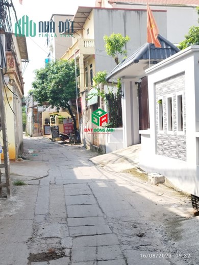 *Bán nhà 3 tầng mới xây tại xã Kim Chung, Đông Anh, vị trí mặt phố kinh doanh đường 5m thông ô tô