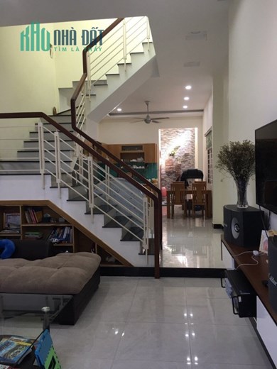 Cần bán gấp nhà sổ hồng chính chủ 3 tầng sạch sẽ tiện nghi Quận 12