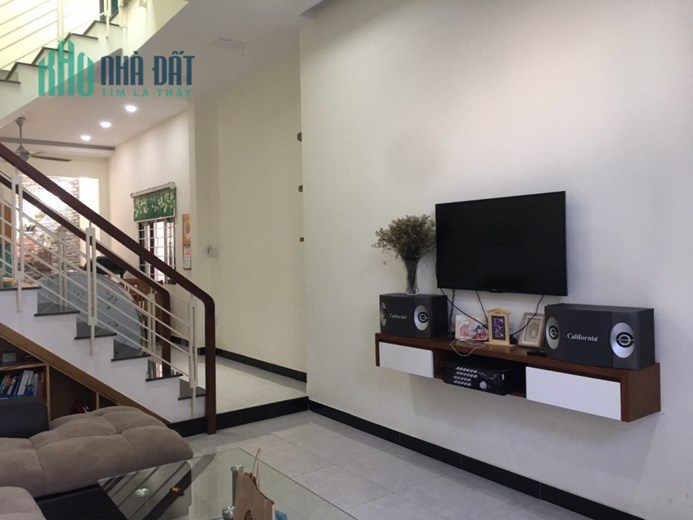 Cần bán gấp nhà sổ hồng chính chủ 3 tầng sạch sẽ tiện nghi Quận 12