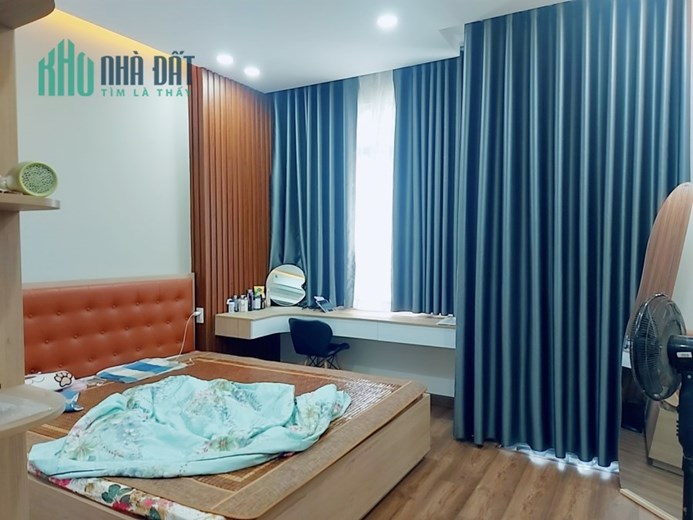 Bán Rẻ Nhà HẺm ÔTô Thông Đất Thánh P,6 Tân Bình Giáp Q.10,72m2,4Tầng,8Tỷ4, Bao đầu Tư