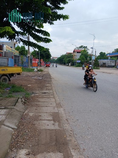 ( CHÍNH CHỦ) bán đất tặng nhà  3 tầng mới đẹp, trước mặt có ki ốt kinh doanh mặt đường QL3 thuộc TP