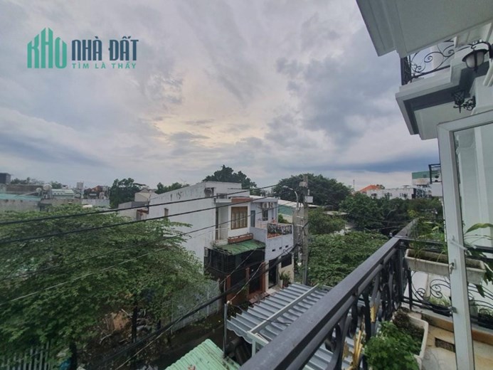 Nhà phố đẹp ở ngay hẻm bê tông 2 ô tô tránh, Đường số 49 Hiệp Bình Chánh