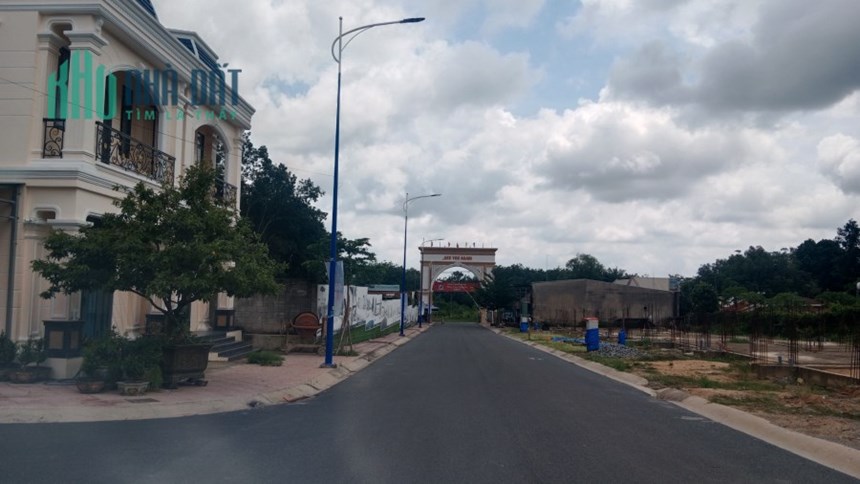 BÁN NHÀ MẶT TIỀN THỊ XÃ BẾN CÁT BÌNH DƯƠNG