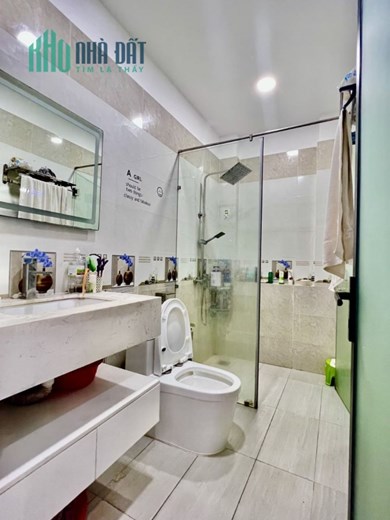 Bán gấp nhà Hẻm 298 Tân Hòa Đông 3 tầng 6m x 16m giảm còn 7,6 tỷ.