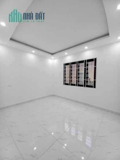 Bán nhà Chợ Hàng Mới, xây mới 4 tầng ngõ đẹp 1 ngoặt  GIÁ 2.8 tỉ