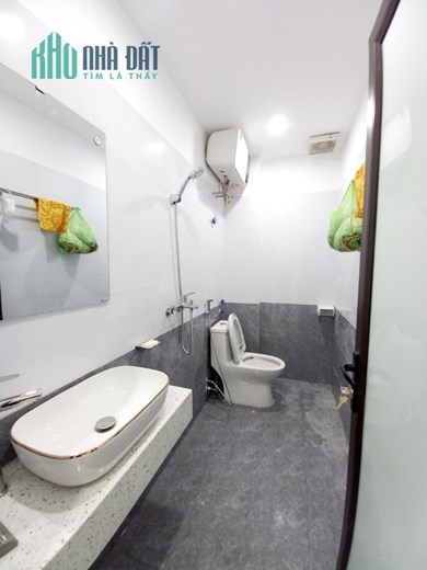 Bán nhà Chợ Hàng Mới, xây mới 4 tầng ngõ đẹp 1 ngoặt  GIÁ 2.8 tỉ