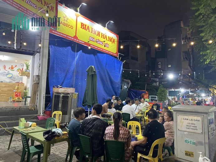 MÙA NƯỚNG SẮP ĐẾN RỒI SANG NHƯỢNG MẶT BẰNG VỈA HÈ SIÊU RỘNG LÀM LẨU NƯỚNG GIÁ RẺ