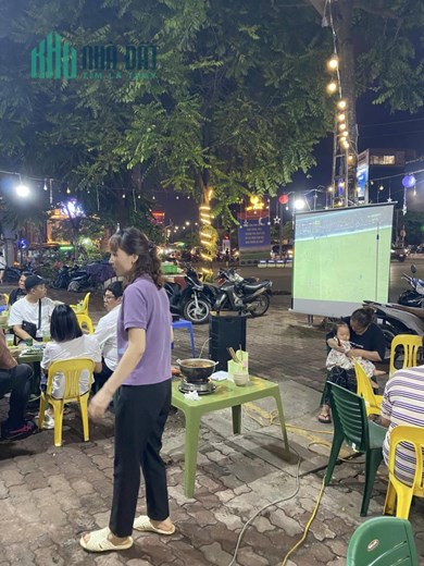 MÙA NƯỚNG SẮP ĐẾN RỒI SANG NHƯỢNG MẶT BẰNG VỈA HÈ SIÊU RỘNG LÀM LẨU NƯỚNG GIÁ RẺ