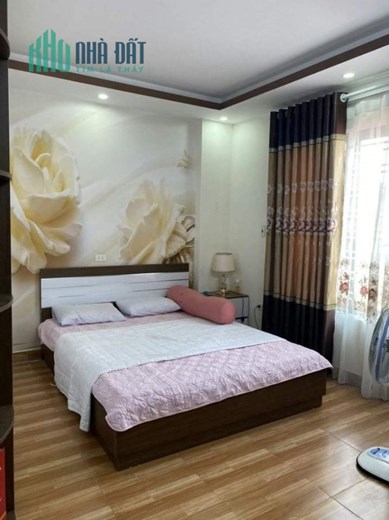 Bán nhà phố Thiên Lôi gần Hoàng Huy, 4 tầng 4 ngủ GIÁ 2.68 tỉ có sân cổng