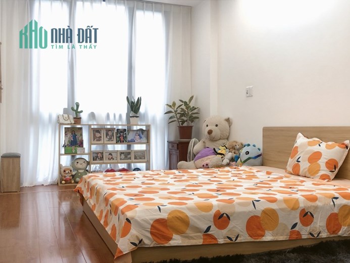 Bán nhà Ngõ 380 Ngọc Thuỵ, 5 tầng, dt 31m, full đồ giá hơn 3 tỷ.
