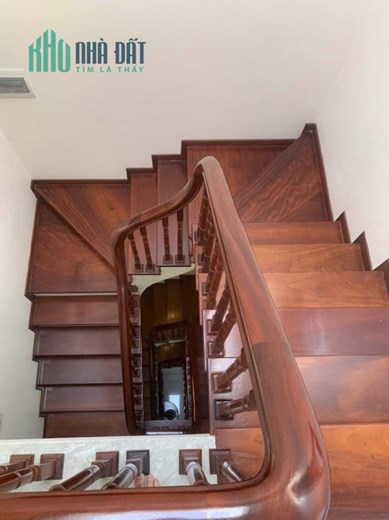 Bán nhà Ngõ 380 Ngọc Thuỵ, 5 tầng, dt 31m, full đồ giá hơn 3 tỷ.