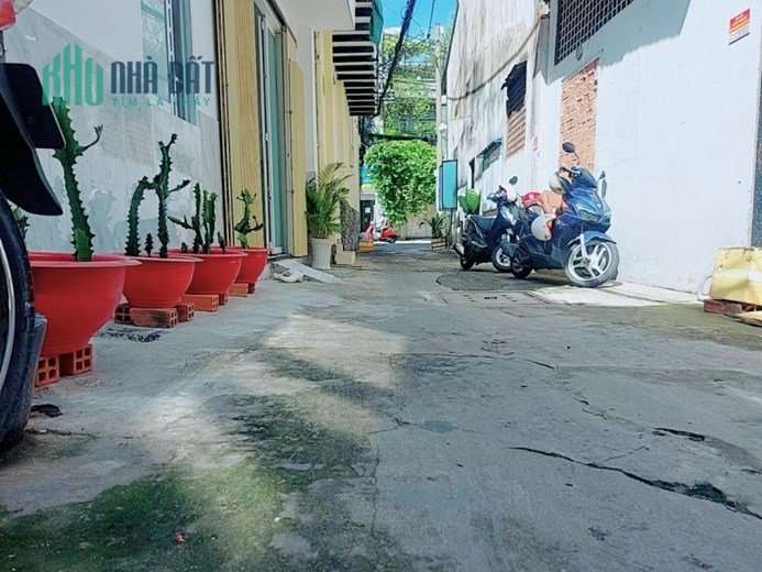 Bán nhà giá rẻ, Trịnh Đình Trọng, Quận Tân Phú, Ngang 4m