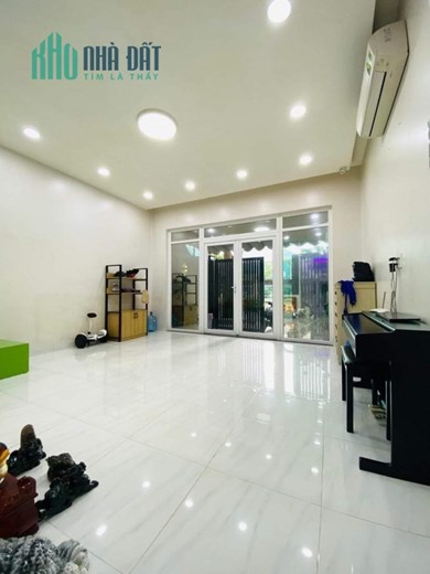 BÁN NHÀ MT KDC VEN SÔNG - ĐƯỜNG 10M VỈA HÈ 5M - NGANG 5M - NỘI THẤT CAO CẤP.